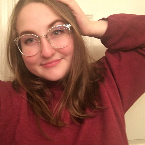 Meet your Posher, Leah - Picture 3 of 3